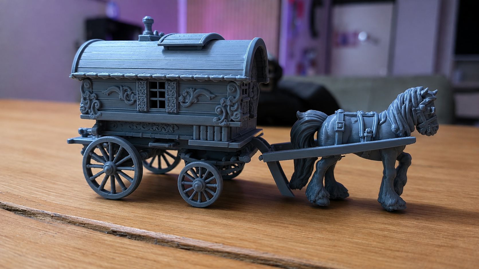 Zingaran Caravan met paard in grijs